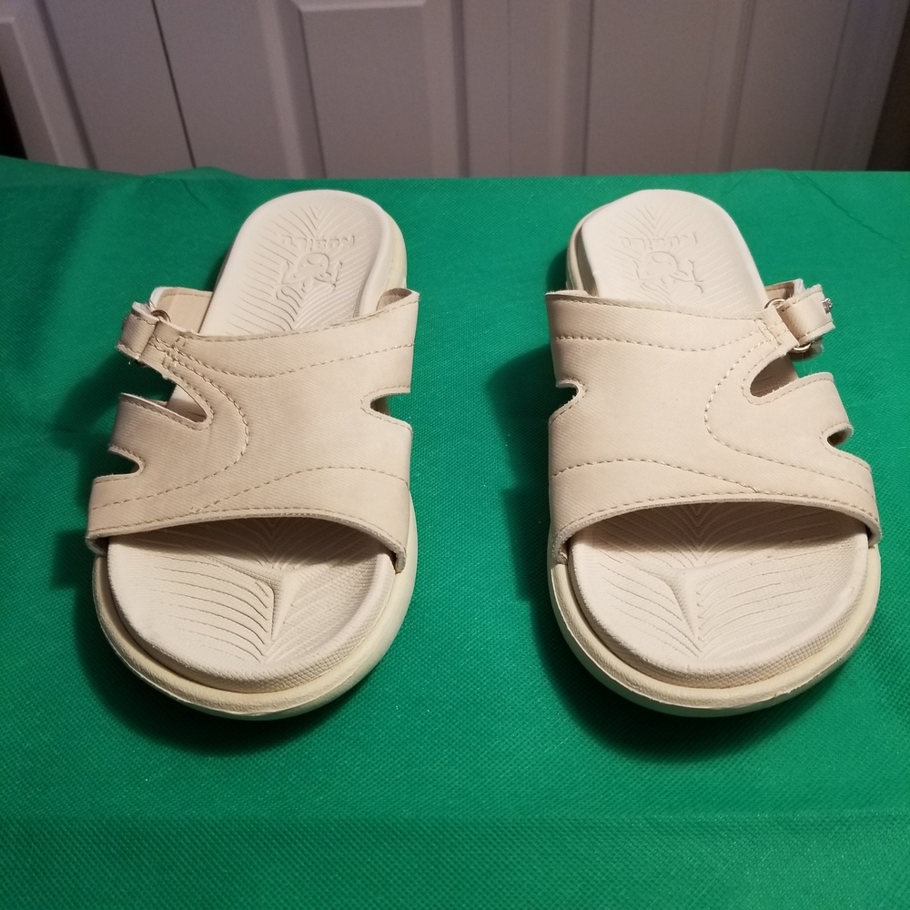 Pair KuaiLu Beige Comfort Sandals Arch Support Women Size 7.5